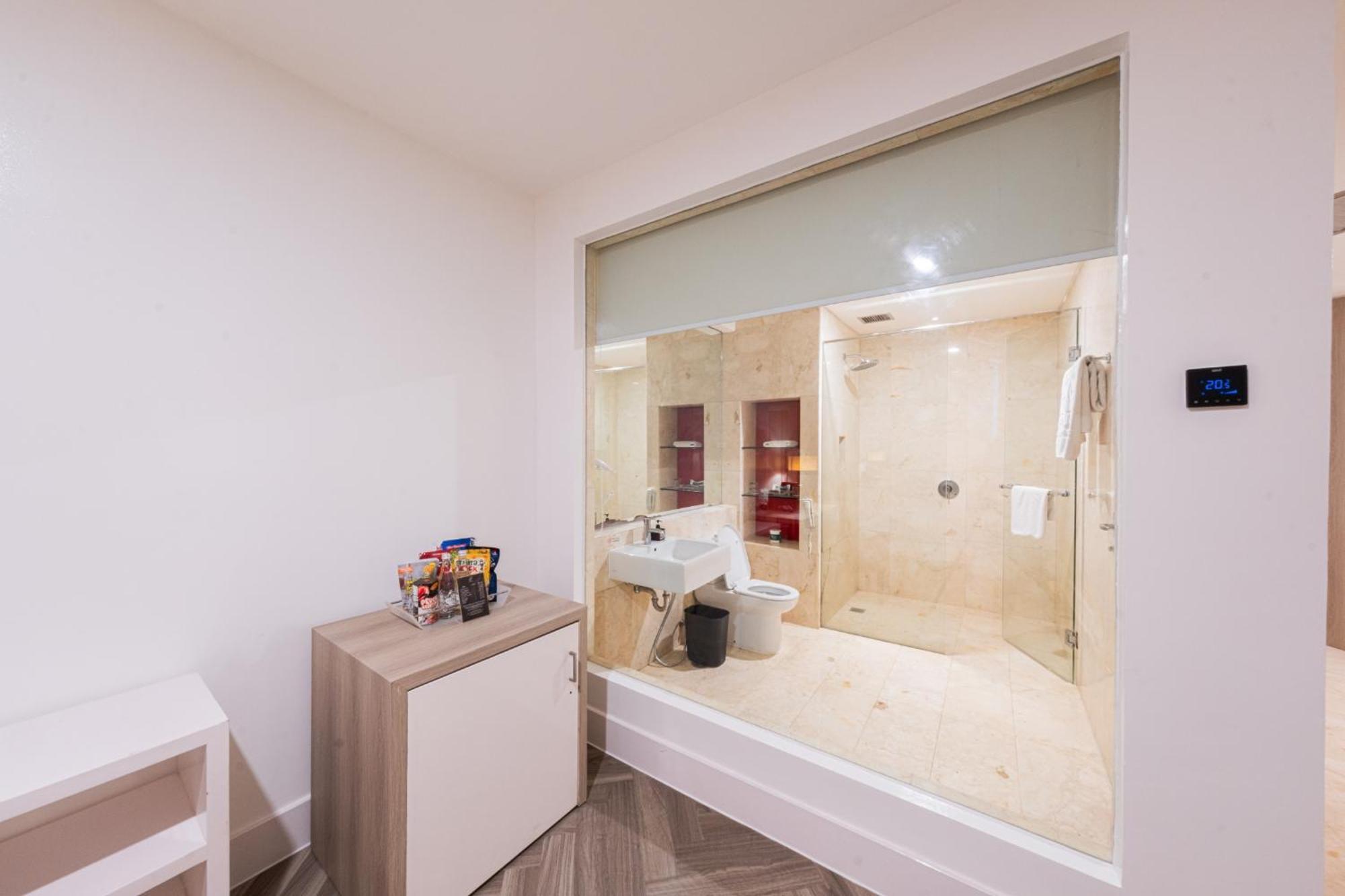 Business Suite with Free Aquaboom Tickets for 2 pax