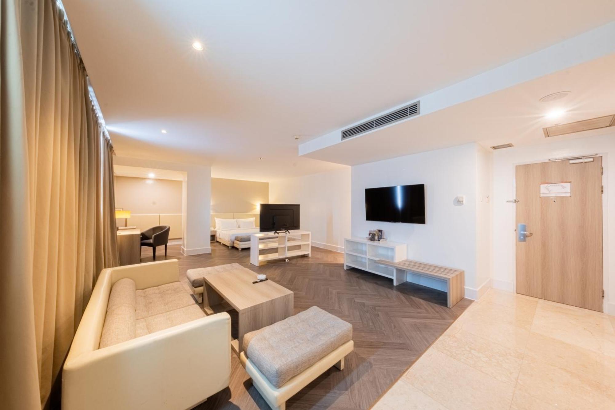 Junior Suite with Free Aquaboom Tickets for 2 pax